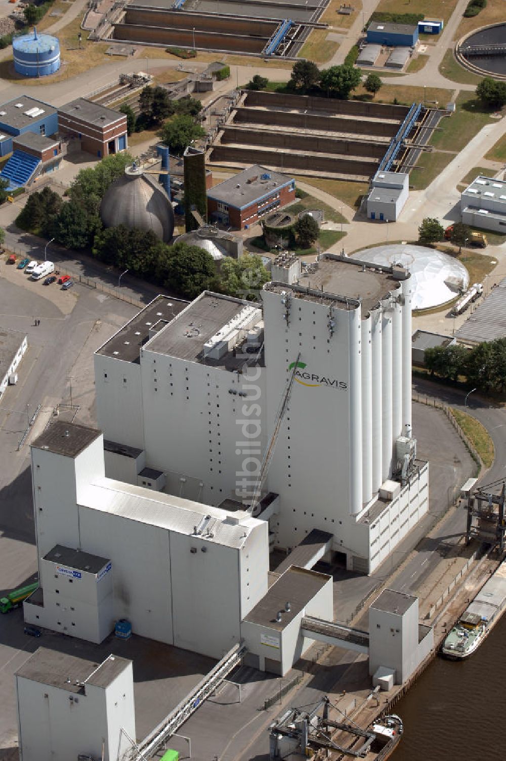 Luftaufnahme Oldenburg - Blick auf das Firmengebäude der Agravis Raiffeisen AG in Oldenburg