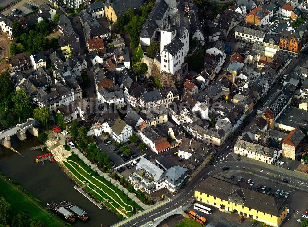 Diez von oben - Blick auf das Gebäude der DJH Jugendherberge in Diez im Bundesland Rheinland-Pfalz