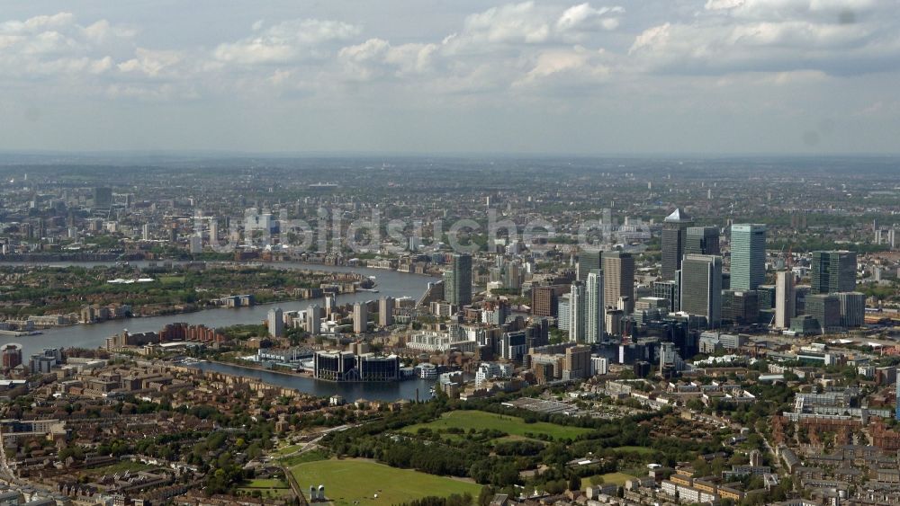 Luftbild Greenwich West Ward - Blick auf die Halbinsel Isle of Dogs im Stadtbezirk London Borough of Tower Hamlets im East End in London