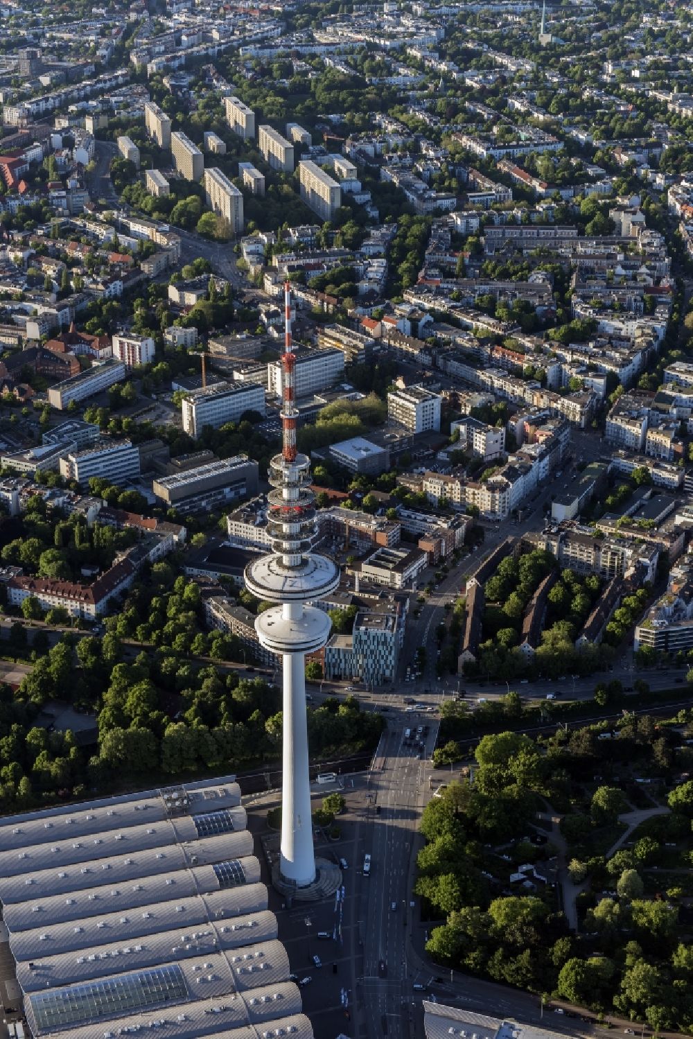 Hamburg von oben - Blick auf den Heinrich-Hertz-Turm am Messegelände in Hamburg