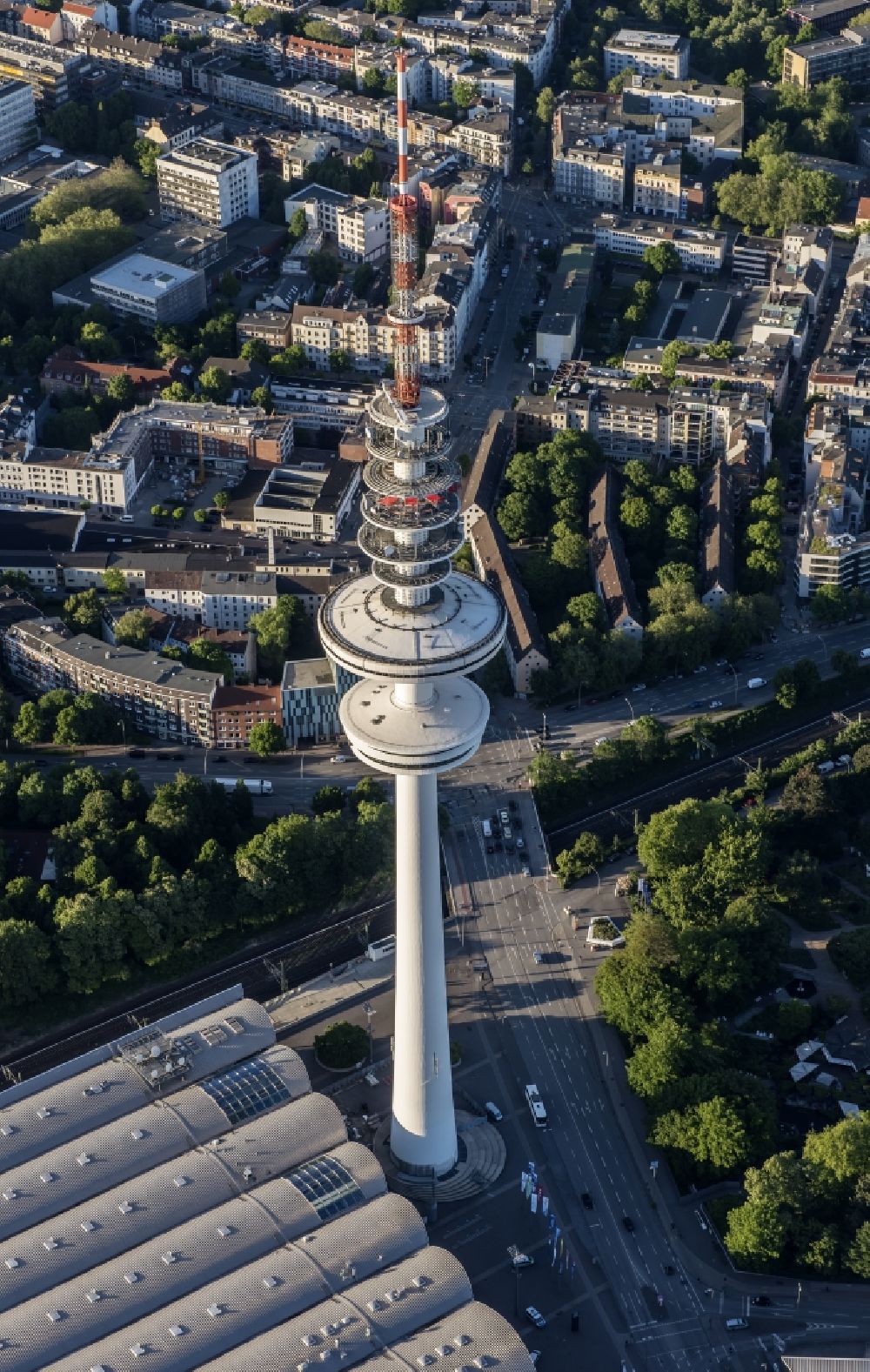 Hamburg aus der Vogelperspektive: Blick auf den Heinrich-Hertz-Turm am Messegelände in Hamburg