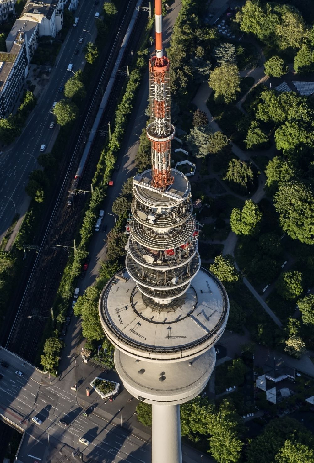 Luftbild Hamburg - Blick auf den Heinrich-Hertz-Turm am Messegelände in Hamburg