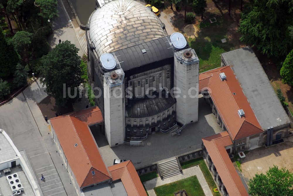 Luftbild Dresden - Blick auf das Krematorium am Ev.-luth. Friedhof Dresden-Loschwitz