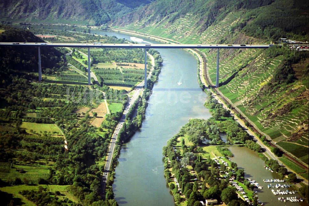 Luftbild Winningen - Blick auf die Moseltalbrücke in Winningen im Bundesland Rheinland-Pfalz