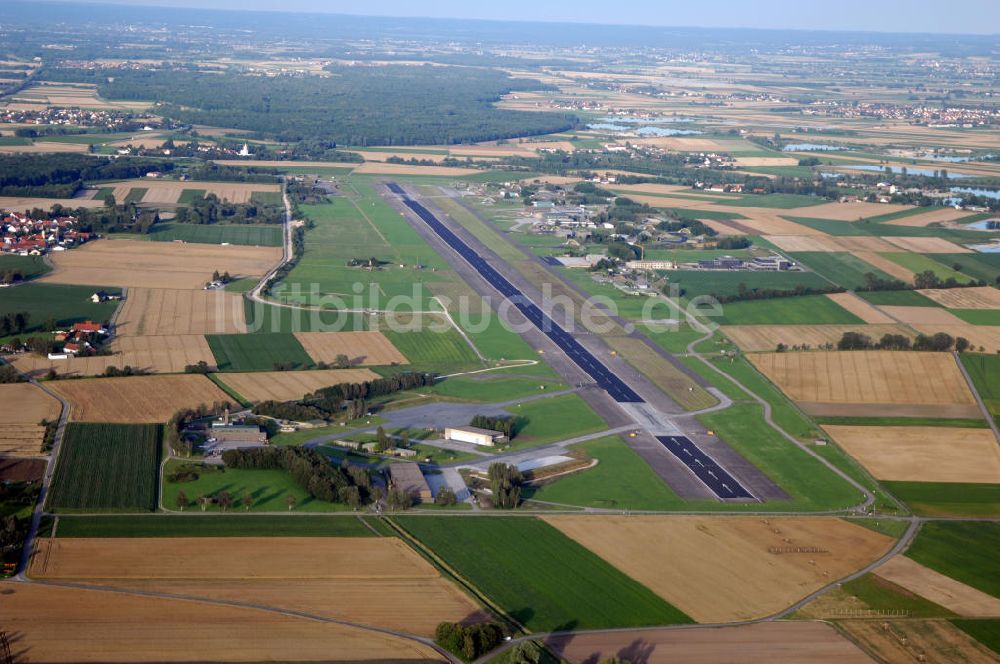 Neuburg an der Donau aus der Vogelperspektive: Blick auf den NATO Flugplatz von Neuburg an der Donau