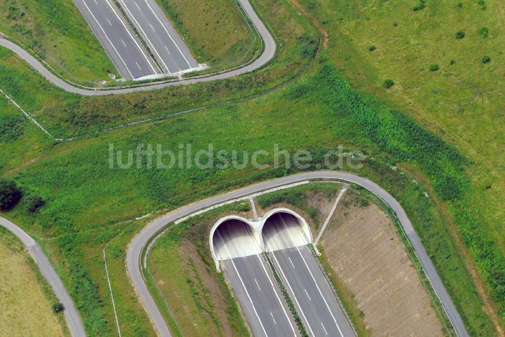 Luftaufnahme Dresden-Heidenau - Blick auf die neu errichtete Autobahn A17 mit dem Viadukt über dem Müglitztal in Dresden-Heidenau