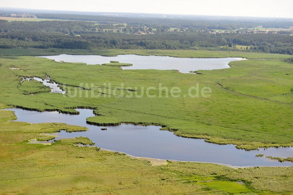 Luftbild Rambow - Blick auf das Rambower Moor und den Rambower See nahe der gleichnamigen Gemeinde in Brandenburg