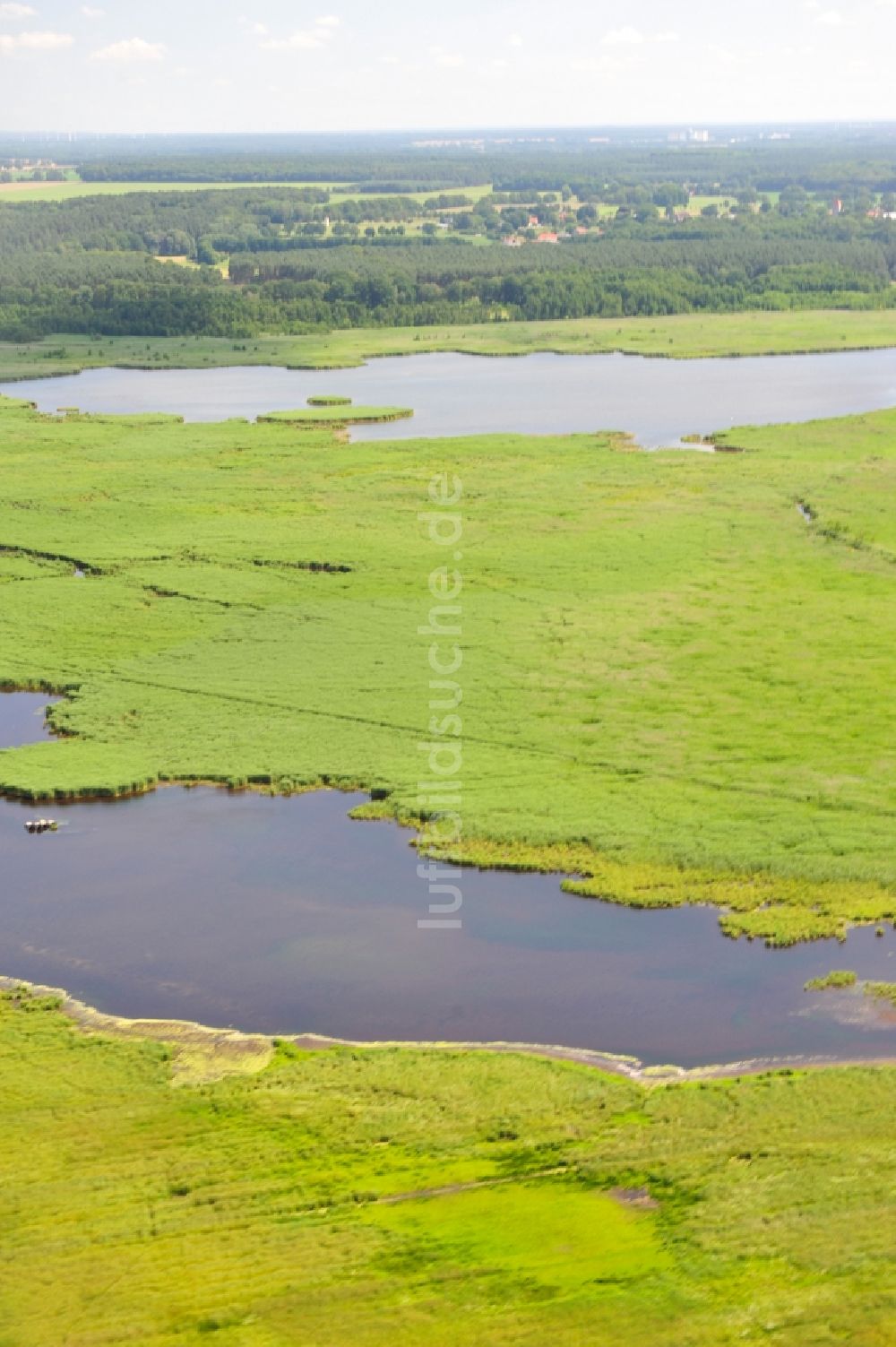 Luftaufnahme Rambow - Blick auf das Rambower Moor und den Rambower See nahe der gleichnamigen Gemeinde in Brandenburg