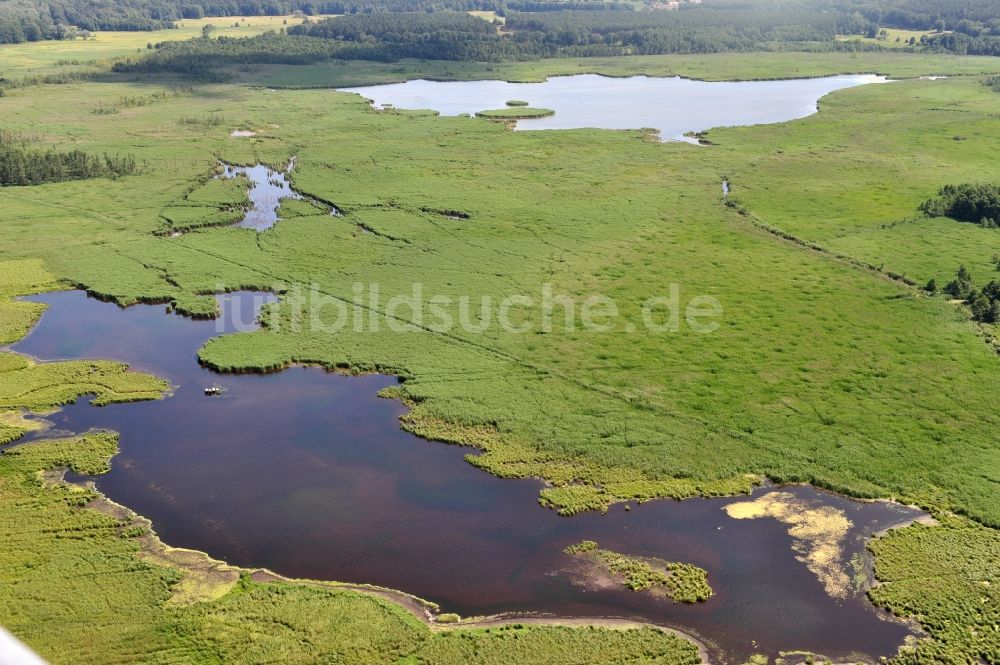 Rambow von oben - Blick auf das Rambower Moor und den Rambower See nahe der gleichnamigen Gemeinde in Brandenburg