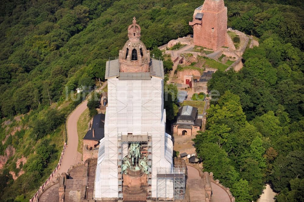 Luftaufnahme Steinthaleben - Blick auf Sanierung des Kyffhäuserdenkmals bei Steinthaleben im Bundesland Thüringen