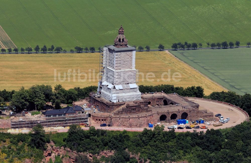 Steinthaleben von oben - Blick auf Sanierung des Kyffhäuserdenkmals bei Steinthaleben im Bundesland Thüringen
