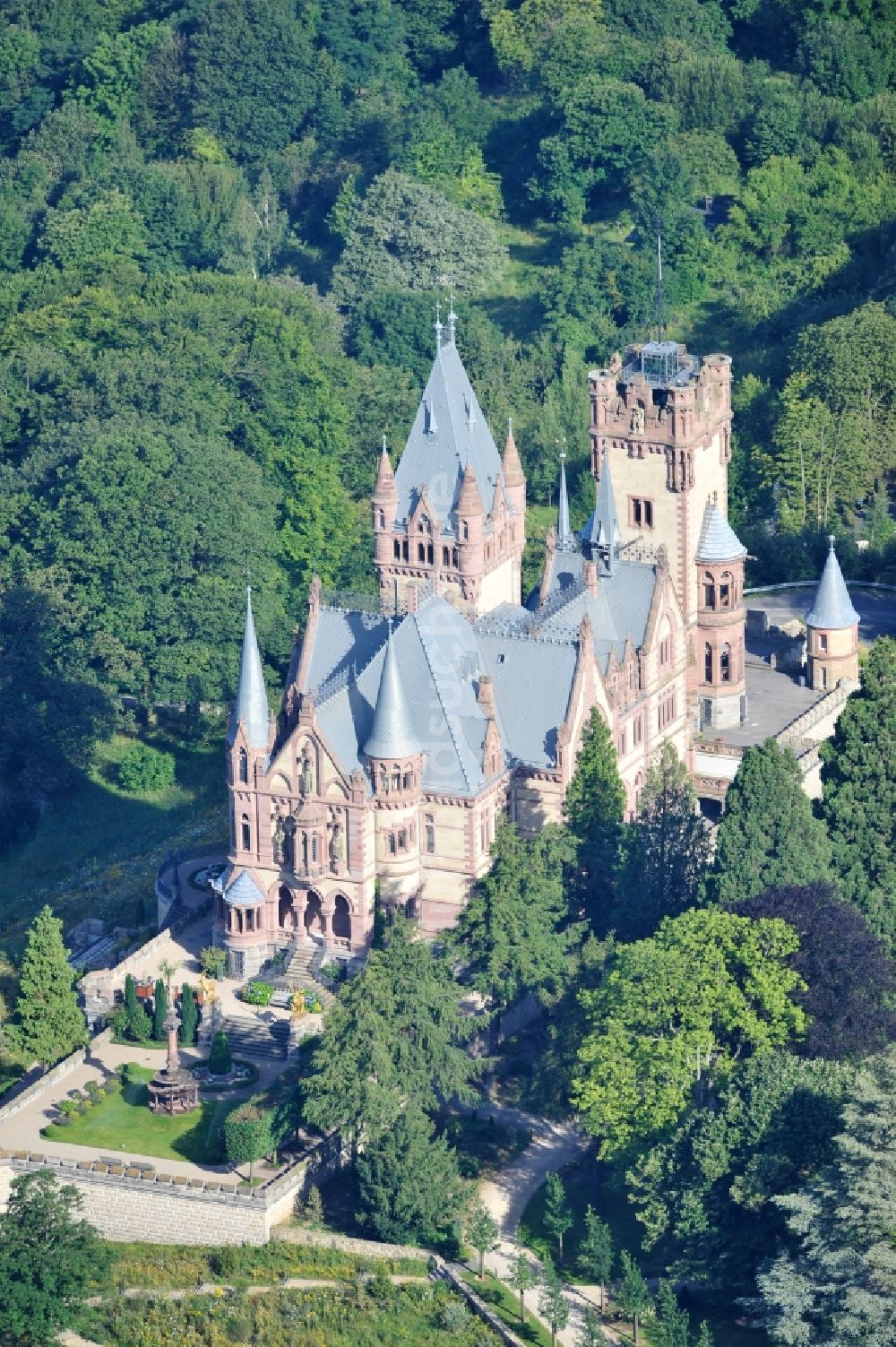 Luftbild Königswinter - Blick auf das Schloss Drachenburg in Königswinter im Bundesland Nordrhein-Westfalen