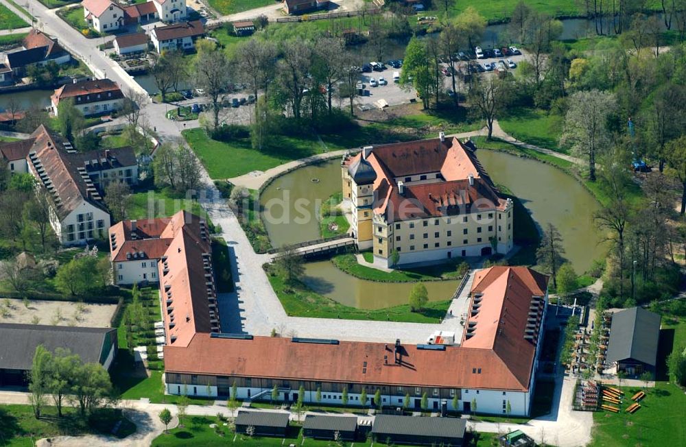 Luftbild Hohenkammer (LK Freising) - Blick auf das Schloss Hohenkammer in Oberbayern