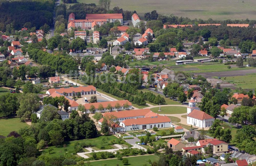 Luftbild Neuhardenberg - Blick auf das Schloß Neuhardenberg
