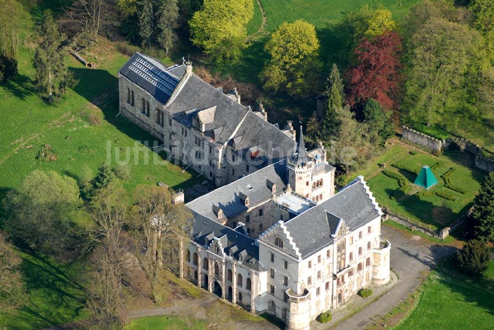 Luftbild Friedrichroda (Thüringen) - Blick auf Schloss Reinhardsbrunn bei Friedrichroda im Thüringer Wald