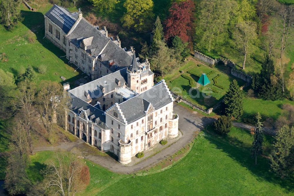 Luftaufnahme Friedrichroda (Thüringen) - Blick auf Schloss Reinhardsbrunn bei Friedrichroda im Thüringer Wald