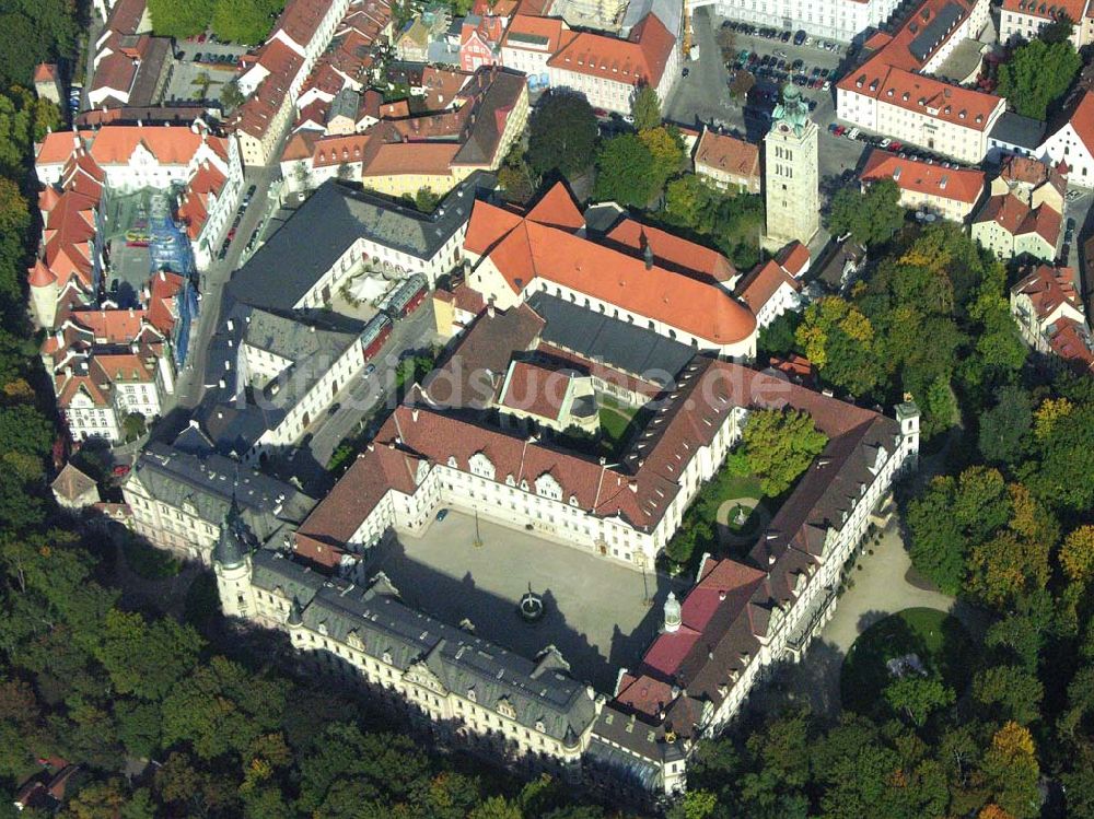 Luftaufnahme Regensburg ( Bayern ) - Blick auf das Schloss Thurn und Taxis / Schloss St. Emmeram in Regensburg