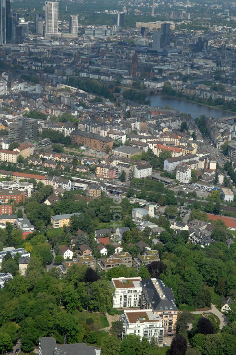 Frankfurt am Main von oben - Blick auf die SchlossResidence Mühlberg im Frankfurter Stadtteil Sachsenhausen