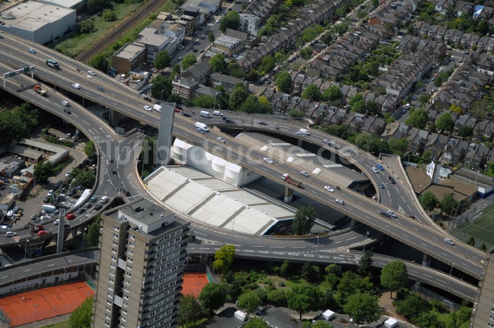 Luftbild London - Blick auf die Schnellstraße Westway im Westen von London