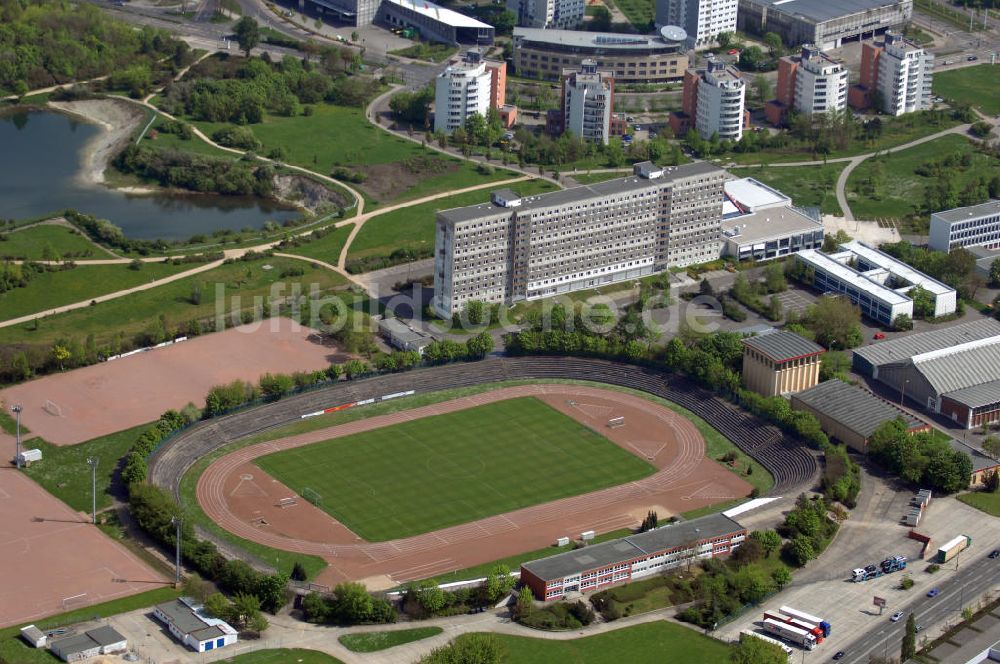 Luftbild Halle - Blick auf ein Stadion in Halle-Neustadt