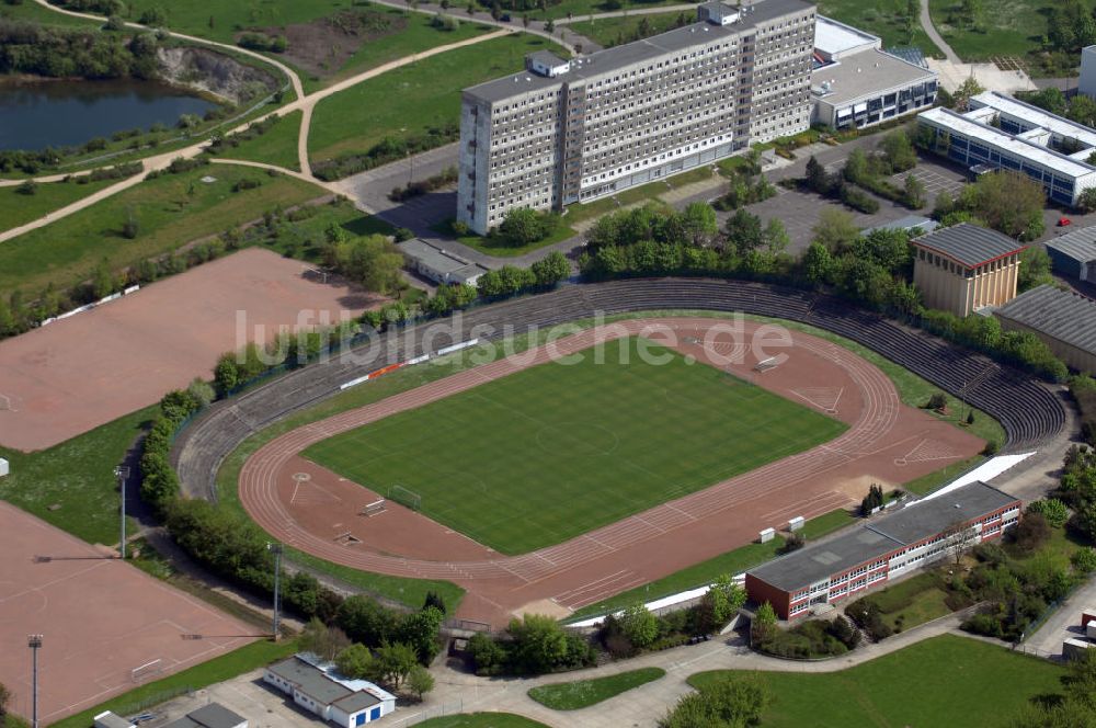 Halle aus der Vogelperspektive: Blick auf ein Stadion in Halle-Neustadt