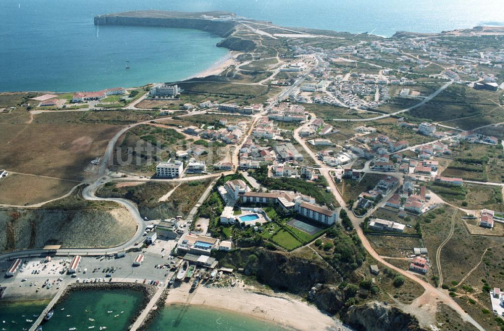 Luftaufnahme Ponta de Sagres - Blick auf den am östlichen Stadtrand gelegenen Yachthafen Sagres