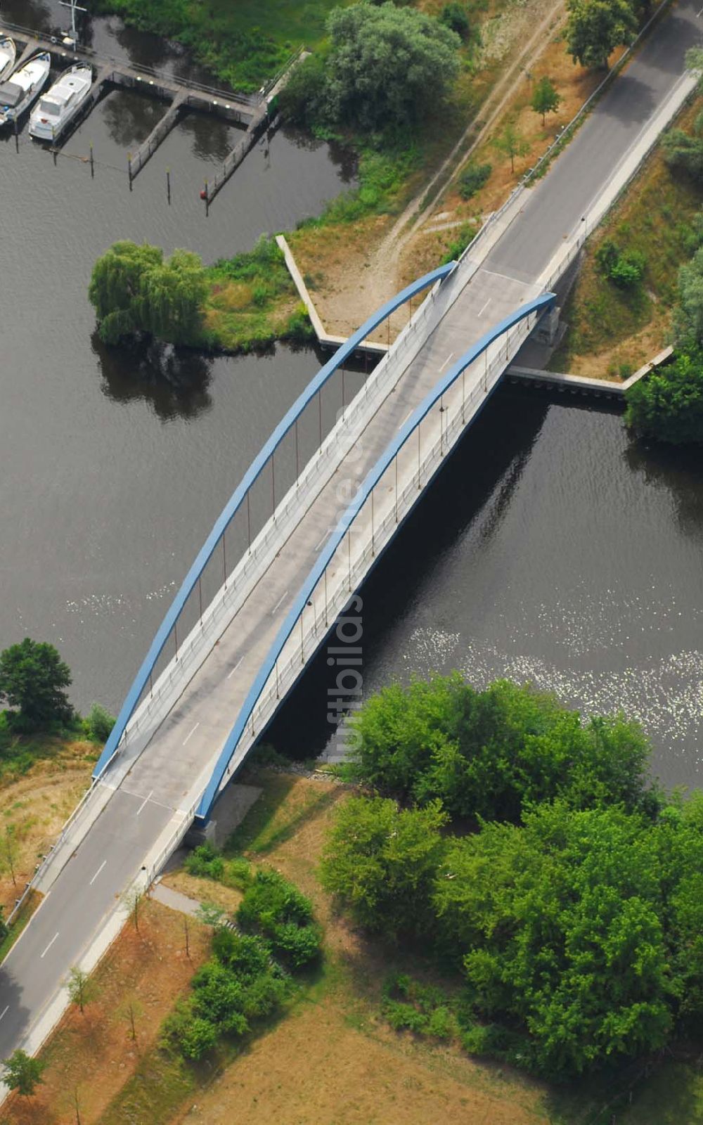 Marquardt (Brandenburg) aus der Vogelperspektive: Blick auf eine Straßenbrücke bei Marquardt/Brandenburg, errichtet von der Schäler Berlin GmbH