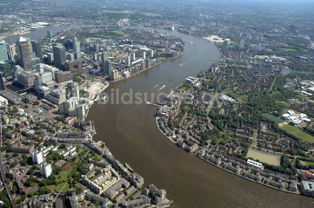 Luftaufnahme London - Blick auf die Themse an der Isle of Dogs in London