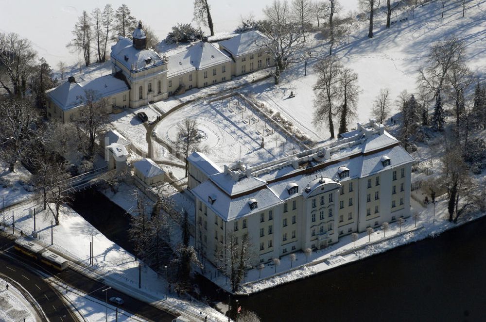 Berlin von oben - Blick auf den winterlich verschneite Schloß Köpenick