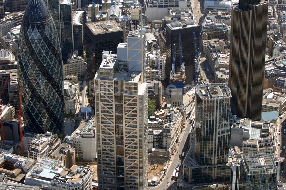 London aus der Vogelperspektive: Blick auf den Wolkenkratzer Heron Tower in London