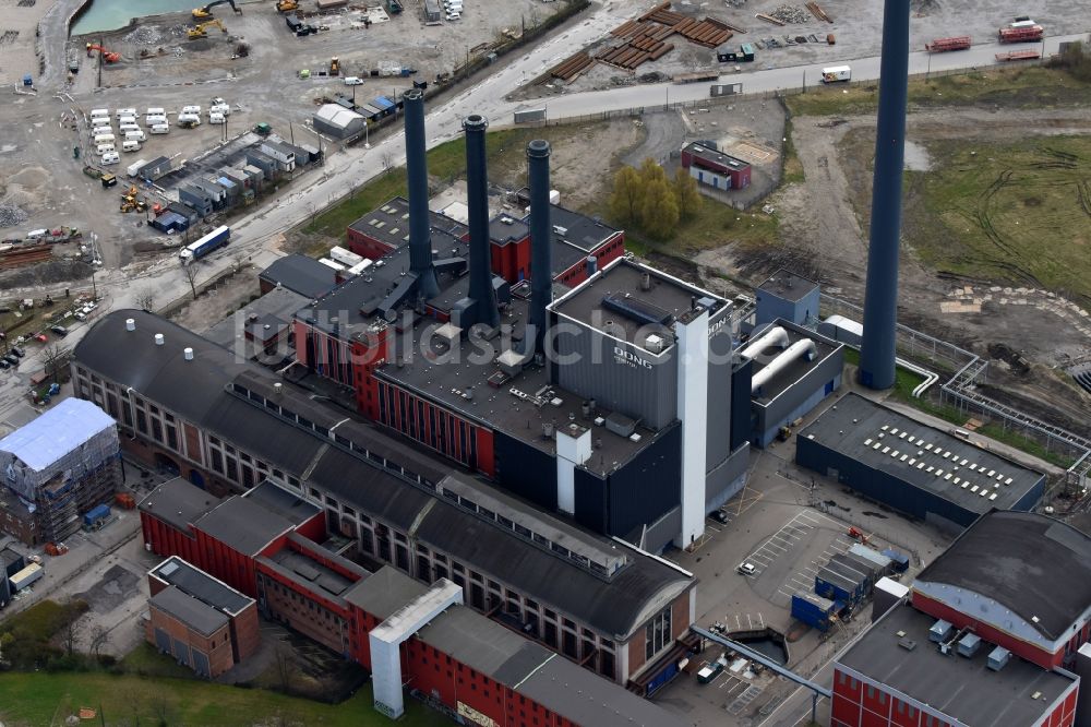 Luftaufnahme Kopenhagen - Blockheizkraftwerk - regionalen Heizkraftwerkes DONG Energy H.C. Orstedsvaerket an der Tommergravsgade in Kopenhagen in Dänemark