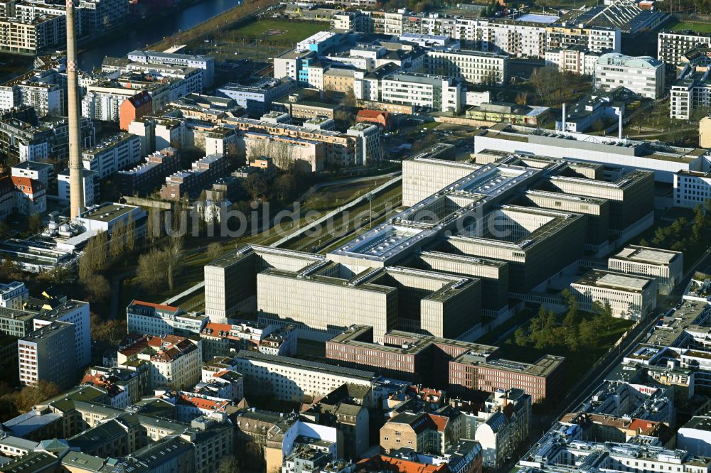 Luftbild Berlin - BND-Zentrale in Berlin-Mitte an der Chausseestraße in der Hauptstadt Berlin