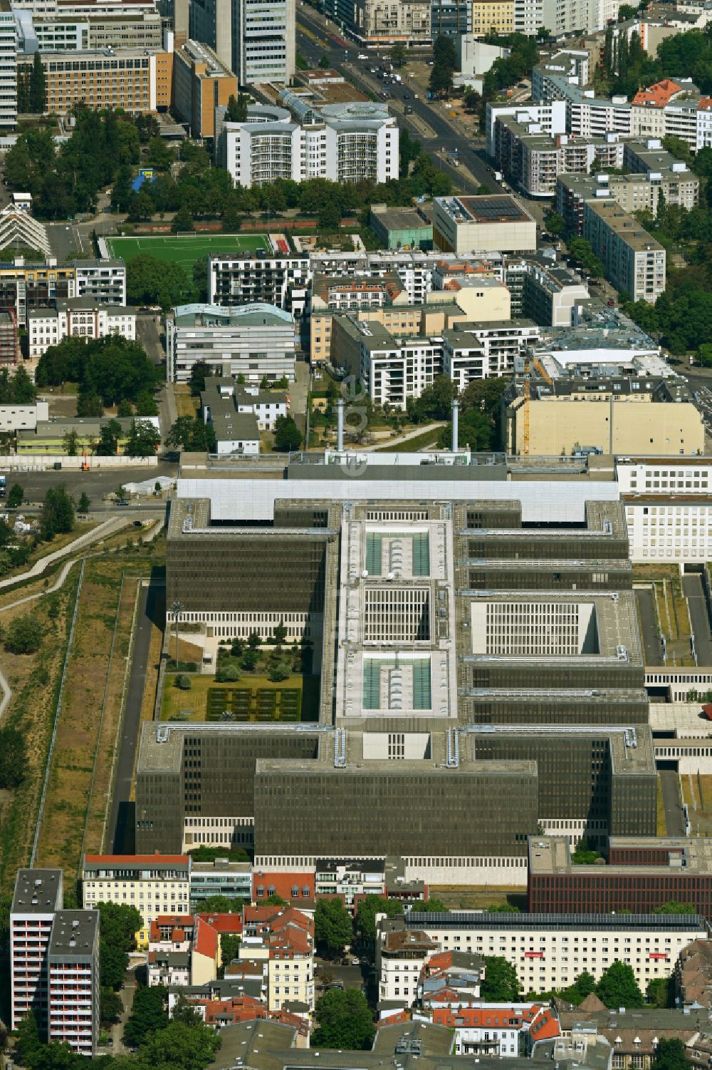 Luftaufnahme Berlin - BND-Zentrale in Berlin-Mitte an der Chausseestraße in der Hauptstadt Berlin