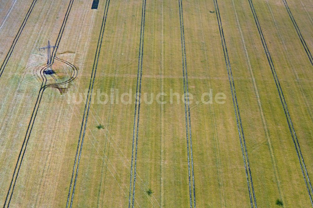 Luftaufnahme Schnaudertal - Bodenbearbeitungsspuren auf einem landwirtschaftlichen Acker im Ortsteil Wittgendorf in Schnaudertal im Bundesland Sachsen-Anhalt, Deutschland