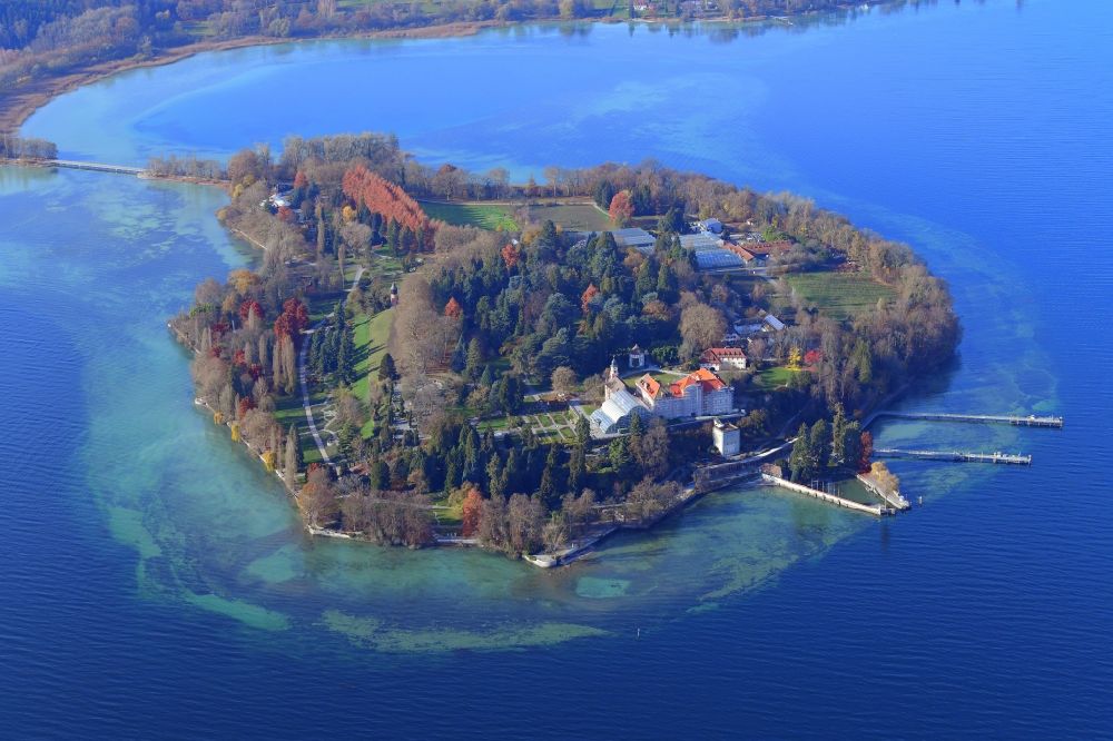 Mainau von oben - Bodensee-Insel Mainau im Überlanger See des Bodensees in Konstanz im Bundesland Baden-Württemberg