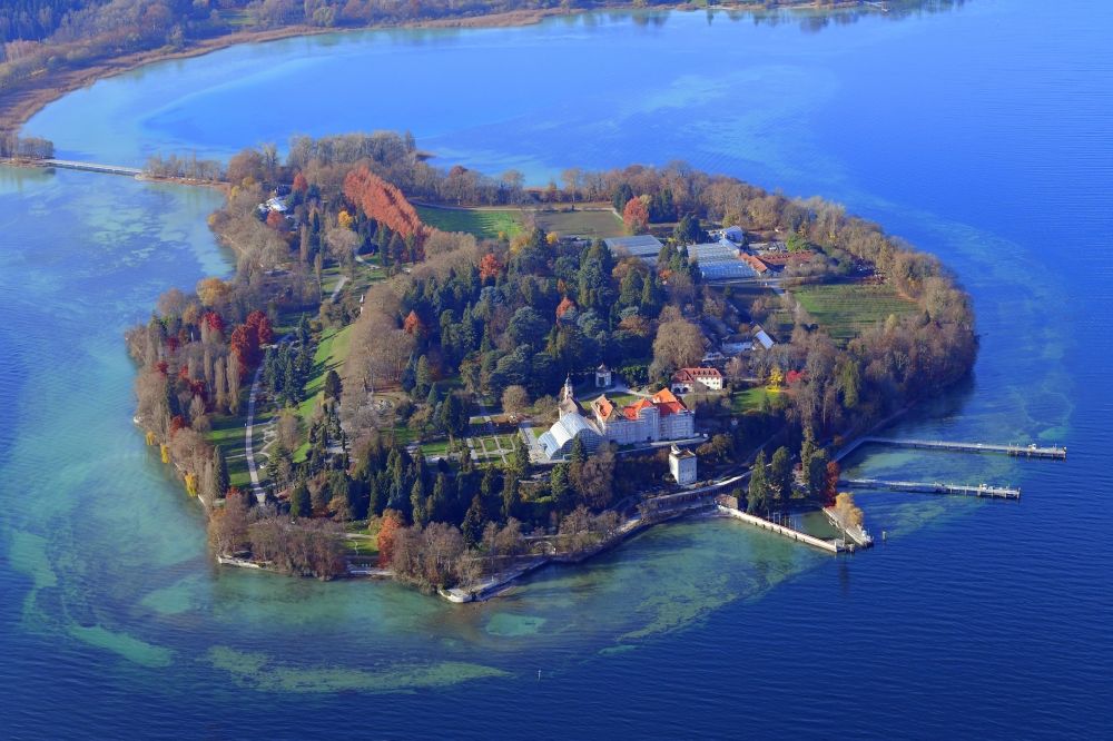Mainau aus der Vogelperspektive: Bodensee-Insel Mainau im Überlanger See des Bodensees in Konstanz im Bundesland Baden-Württemberg