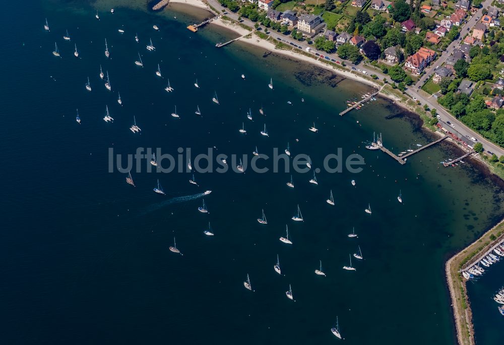 Luftbild Eckernförde - Bojenfeld für Yachten am Uferbereich in Eckernförde im Bundesland Schleswig-Holstein, Deutschland