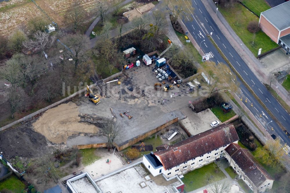 Luftbild Göttingen - Bombenfund auf der Baustelle für die Fundamentplatte eines Neubaus in Göttingen im Bundesland Niedersachsen, Deutschland