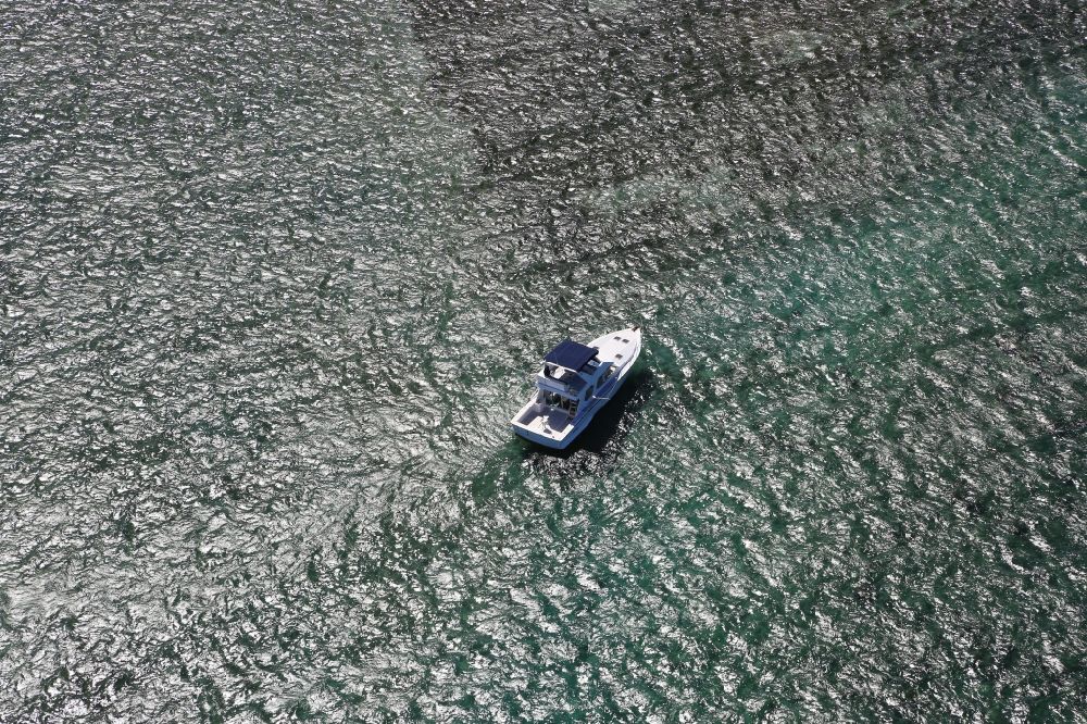 Luftbild Saint Martin - Boot für Hochseefischer an der Kueste bei Saint Martin an der Südkueste von Mauritius