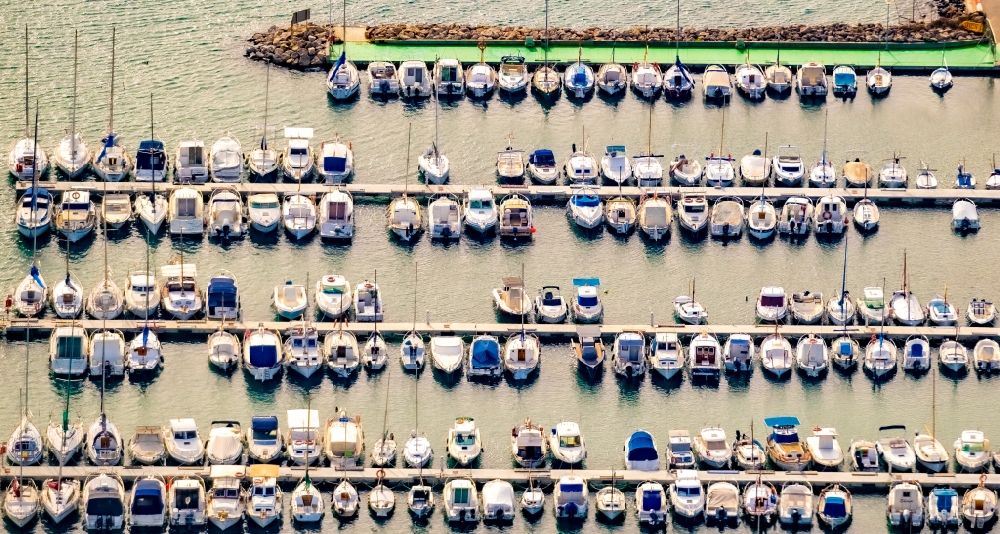 Luftbild Palma - Boote im Yachthafen in der Innenstadt in Palma in Balearische Insel Mallorca, Spanien