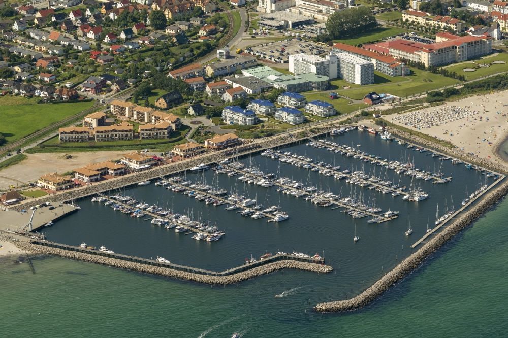 Luftbild Kühlungsborn - Bootshafen an der Küste der Ostsee in Kühlungsborn in Mecklenburg-Vorpommern