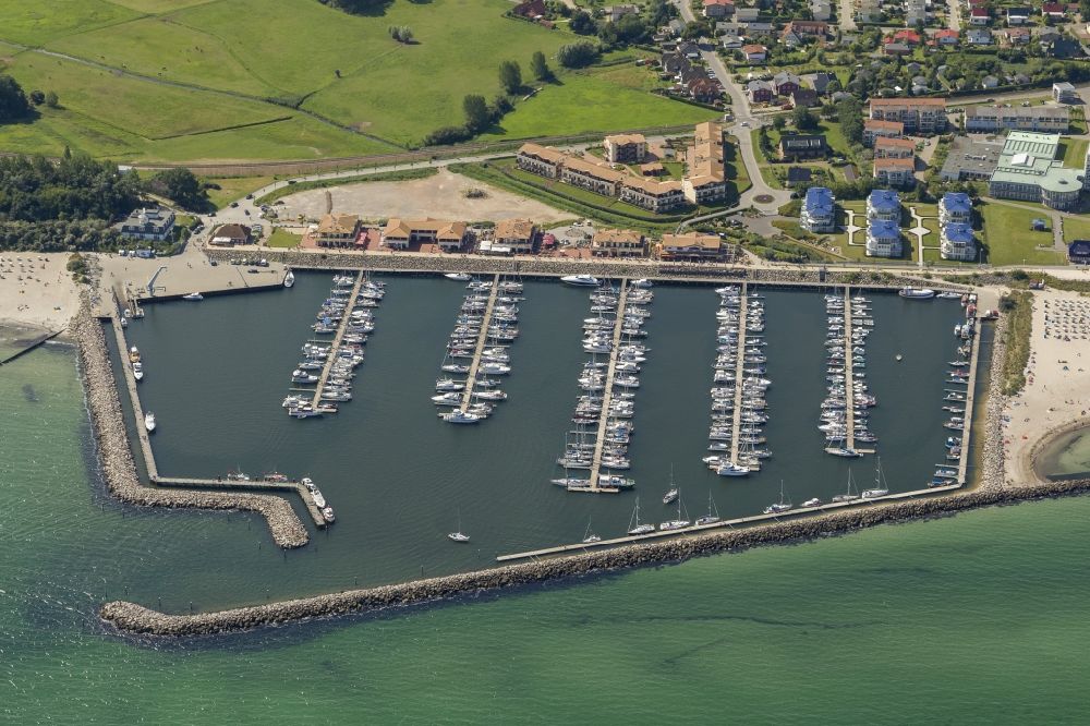 Luftaufnahme Kühlungsborn - Bootshafen an der Küste der Ostsee in Kühlungsborn in Mecklenburg-Vorpommern