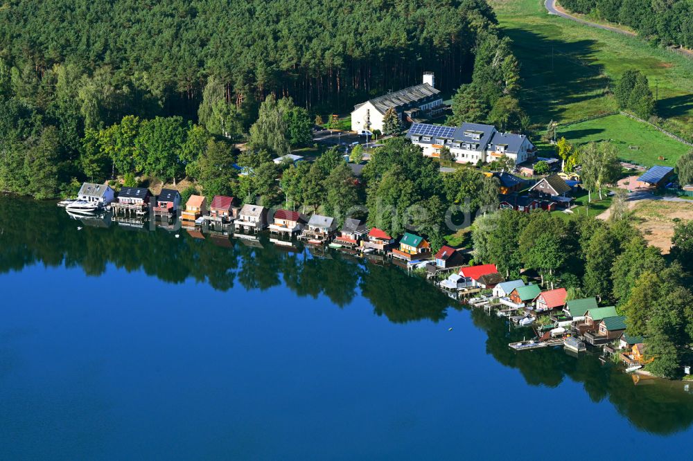 Dorf Zechlin von oben - Bootshaus- Reihen am Uferbereich des Großer Zechliner See in Dorf Zechlin im Bundesland Brandenburg, Deutschland