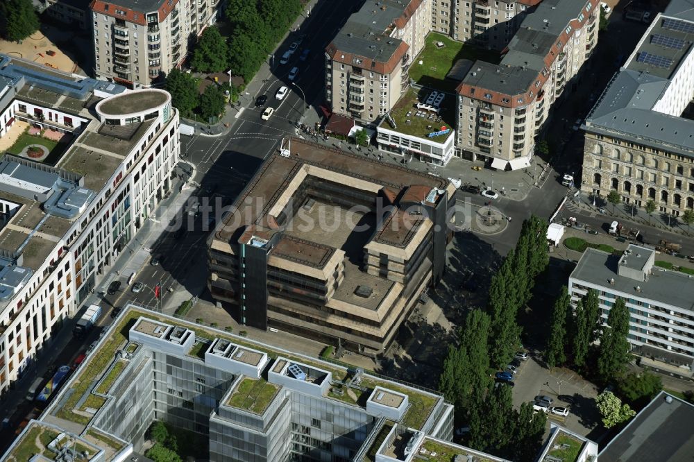 Luftaufnahme Berlin - Botschafts- Gebäude und Gelände der Diplomatischen Vertretung Botschaft der Tschechischen Republik an der Wilhelmstraße in Berlin