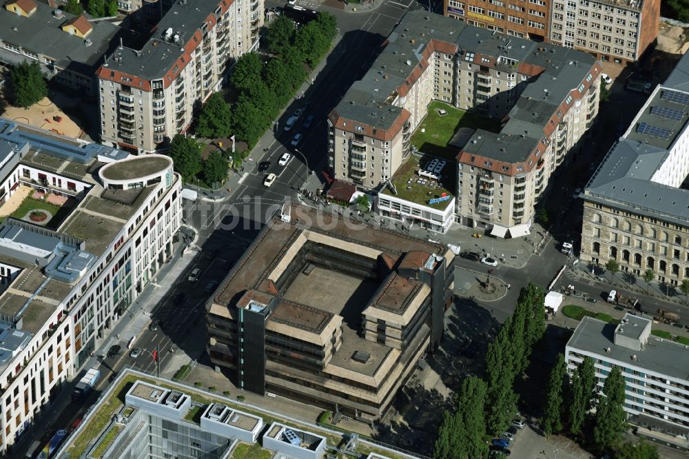 Berlin von oben - Botschafts- Gebäude und Gelände der Diplomatischen Vertretung Botschaft der Tschechischen Republik an der Wilhelmstraße in Berlin
