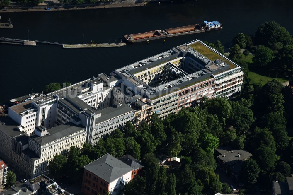 Luftbild Berlin - Botschafts- Gebäude und Gelände der Diplomatischen Vertretungen Brasiliens, Republik Kosovo und der Republik Angola in Berlin