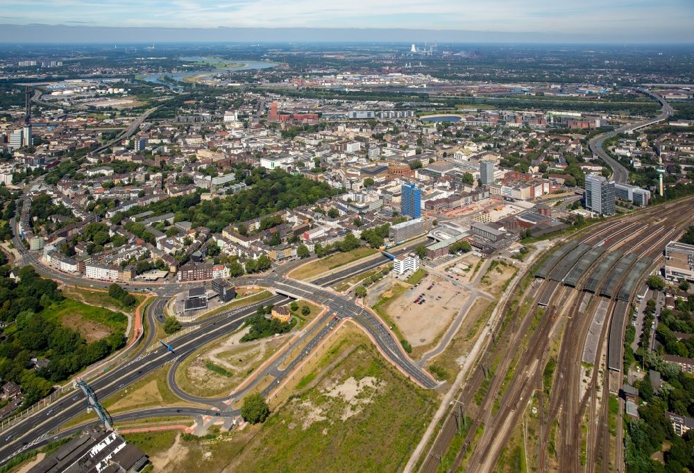 Luftbild Duisburg - Brachfläche des ehemaligen Güterbahnhofes am Hauptbahnhof der Deutschen Bahn in Duisburg im Bundesland Nordrhein-Westfalen
