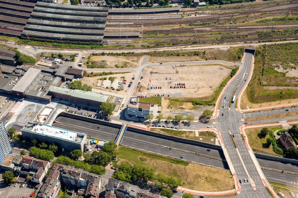 Luftbild Duisburg - Brachfläche des ehemaligen Güterbahnhofes am Hauptbahnhof der Deutschen Bahn in Duisburg im Bundesland Nordrhein-Westfalen
