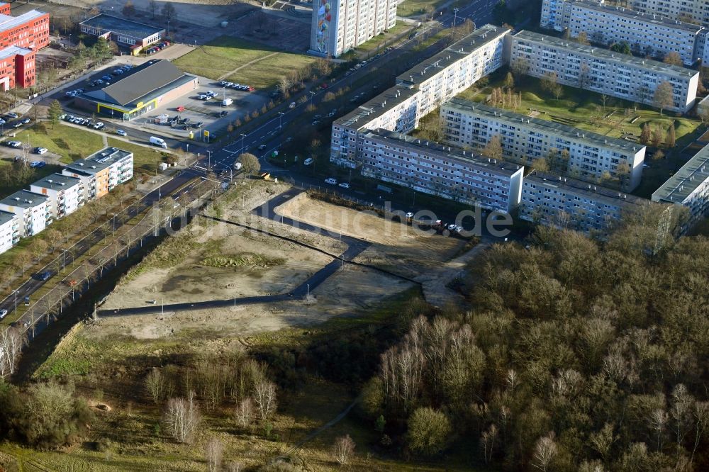 Luftbild Schwerin - Brachfläche nach Abriß einer Plattenbau- Hochhaus- Wohnsiedlung Hamburger Allee - Cottbuser Straße in Schwerin im Bundesland Mecklenburg-Vorpommern, Deutschland