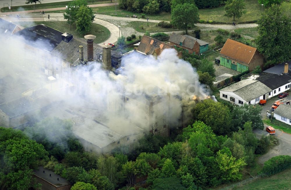 Luftbild Allstedt - Brand- Ruine der Gebäude und Hallen der alten Malzfabrik Am Gehren in Allstedt im Bundesland Sachsen-Anhalt, Deutschland